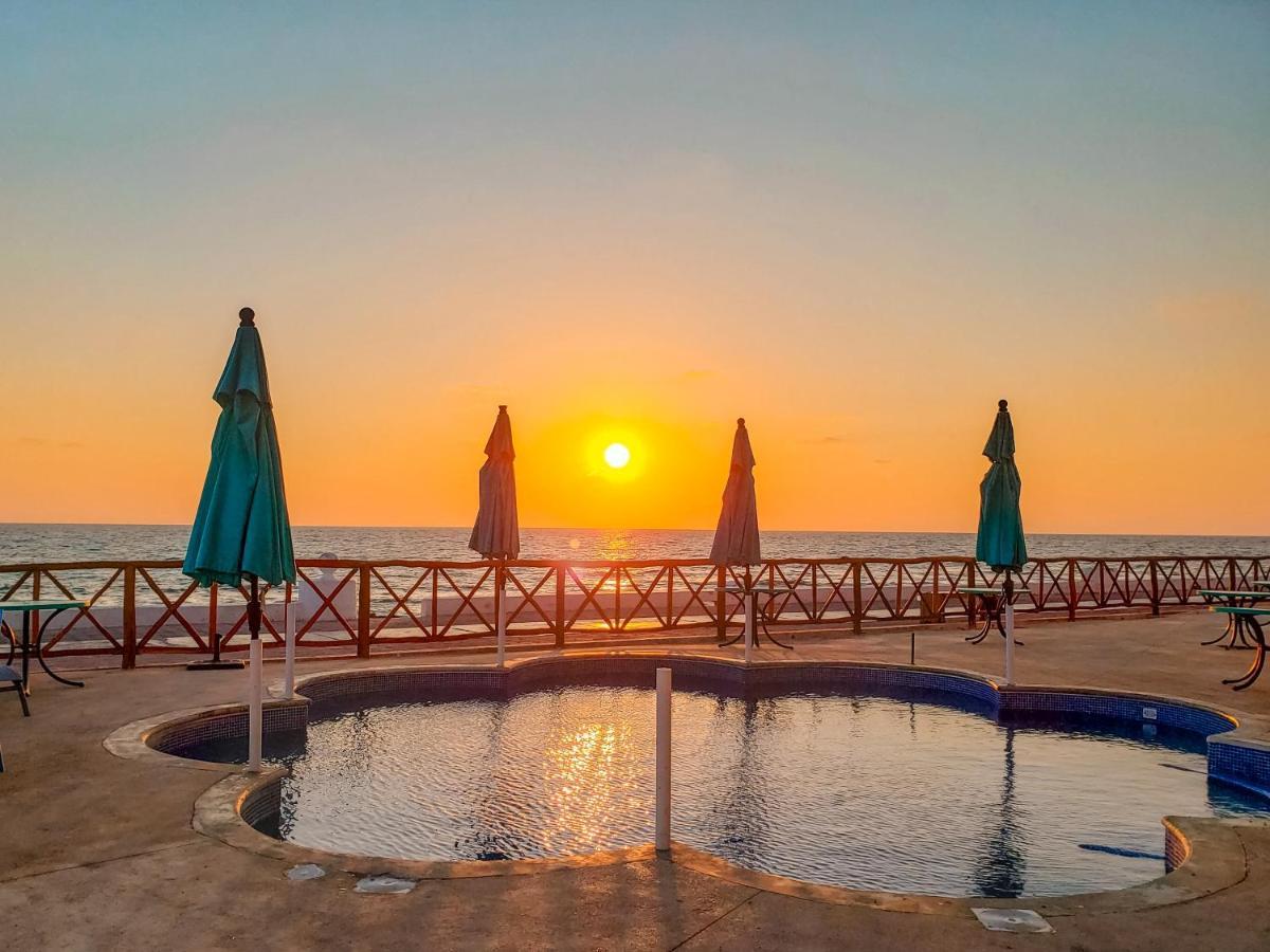 Esduma La Perla Hotel إيسلا موخيريس المظهر الخارجي الصورة